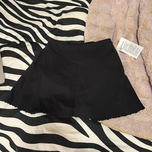 Lululemon Athletica Black scallop edge Skirt size XS